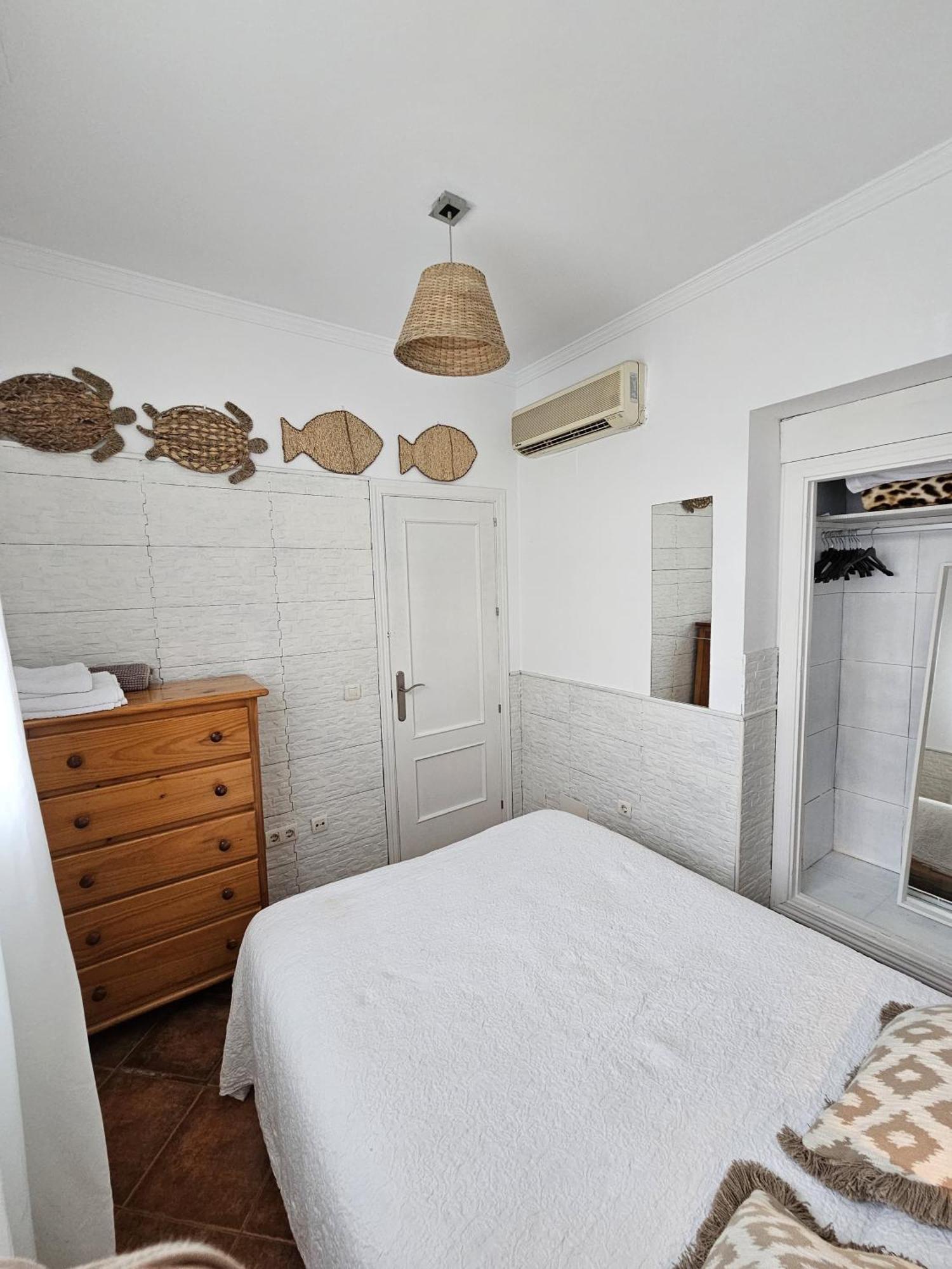 Апартаменты Pedregalejo Beach House Малага Экстерьер фото