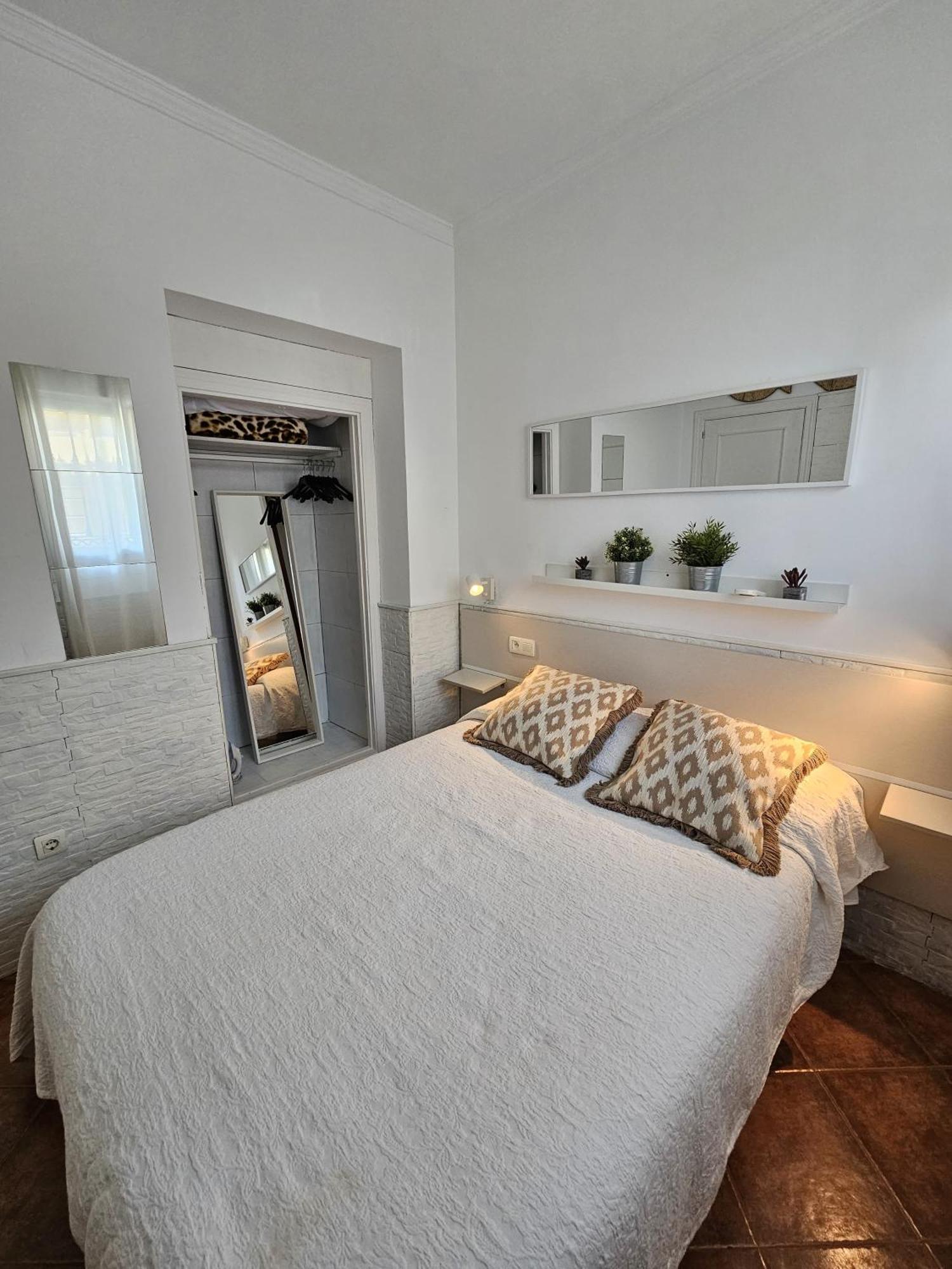 Апартаменты Pedregalejo Beach House Малага Экстерьер фото