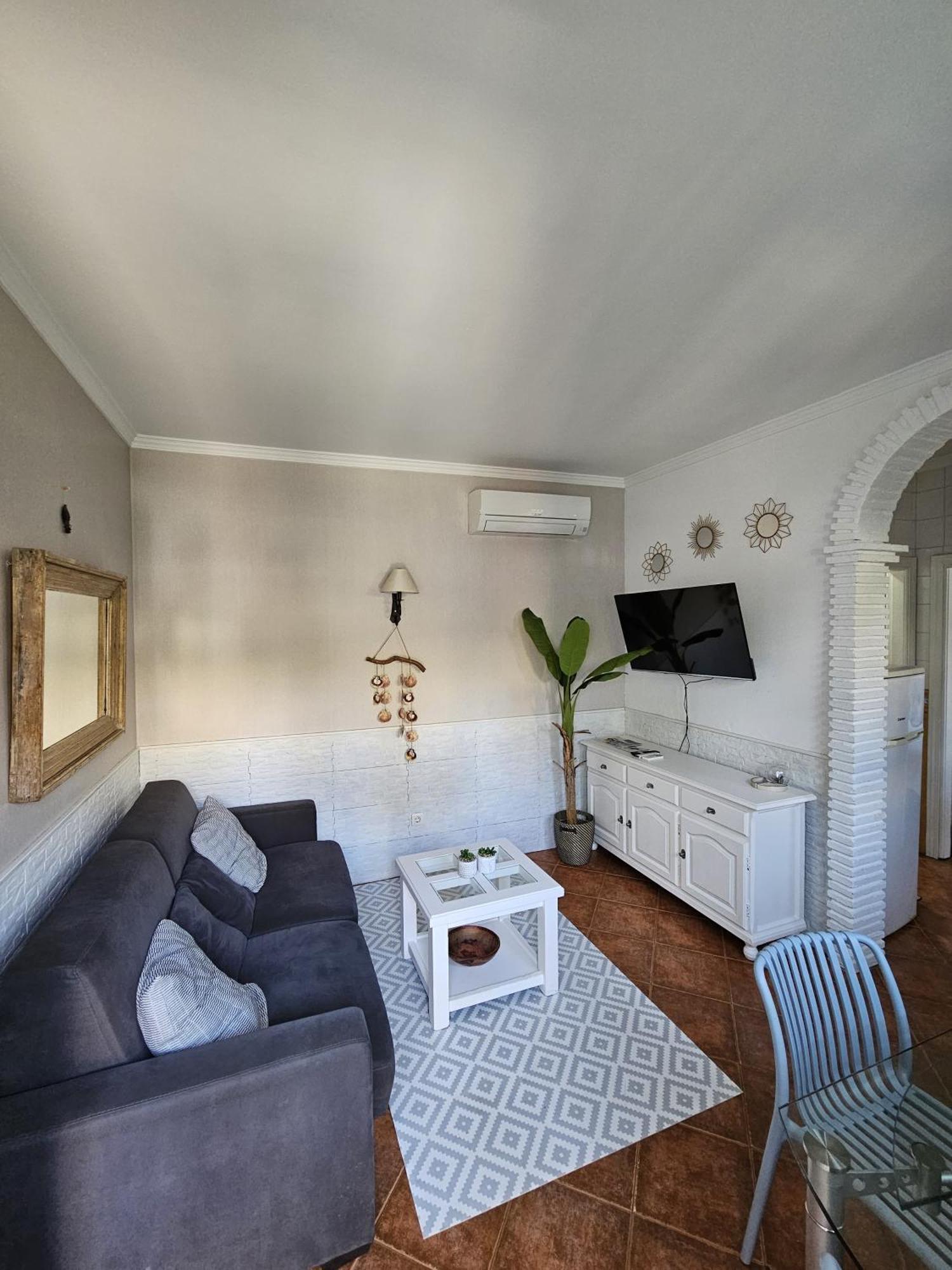Апартаменты Pedregalejo Beach House Малага Экстерьер фото