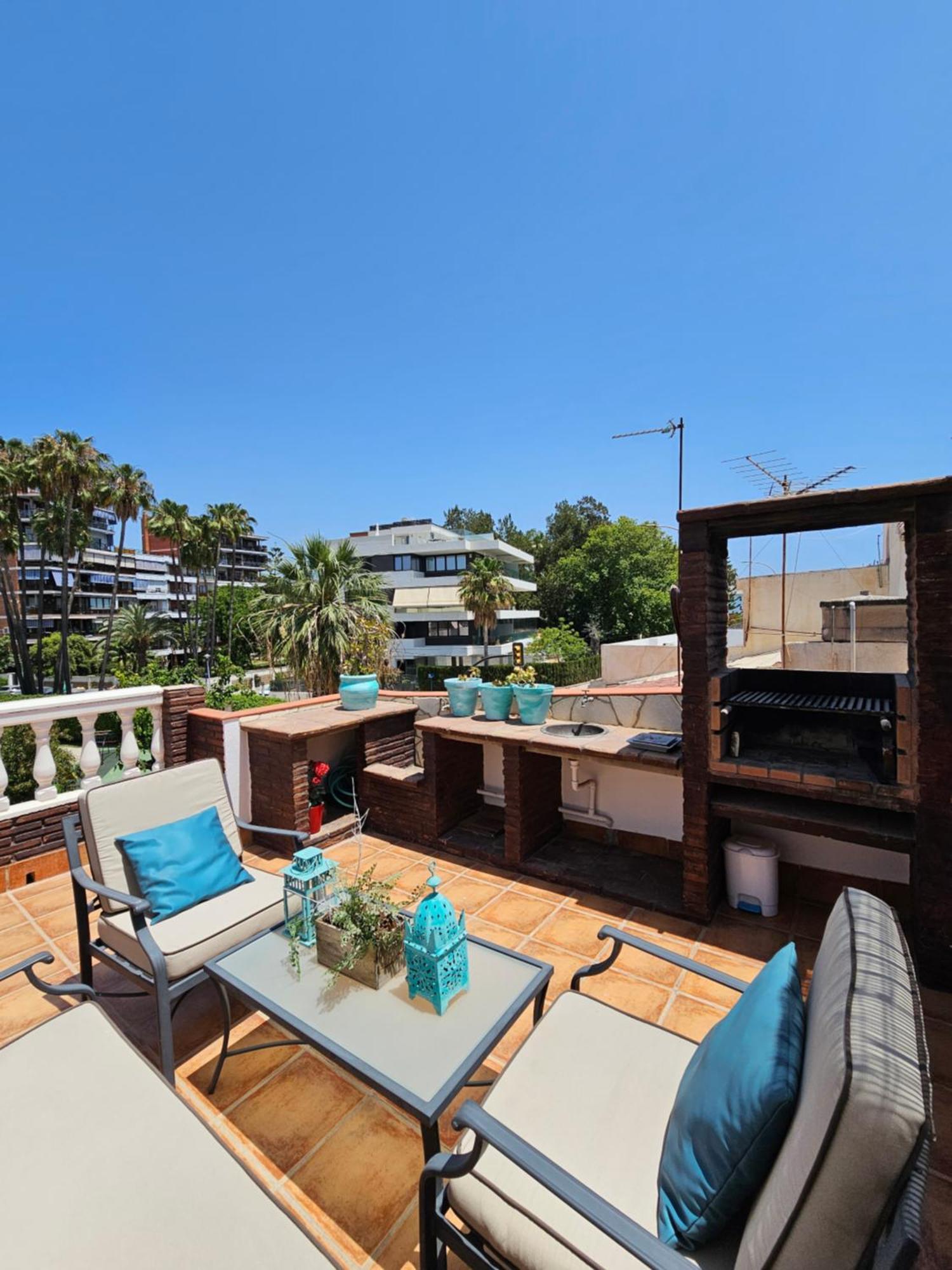 Апартаменты Pedregalejo Beach House Малага Экстерьер фото